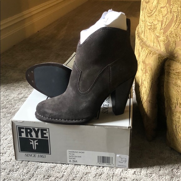BNWT Frye suede booties size 6.5 - Picture 2 of 3